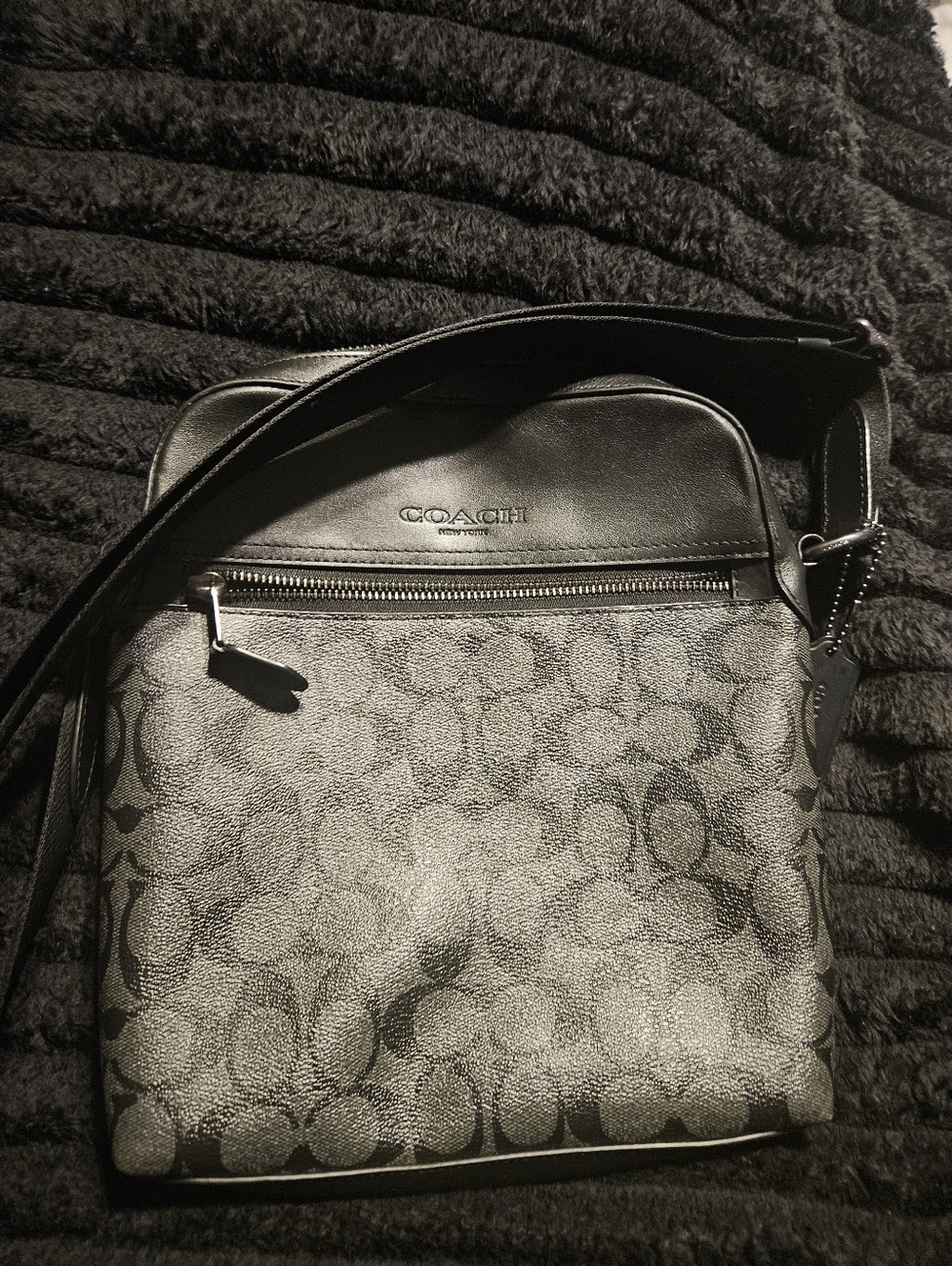 Coach Men’s Gray/Black Signature Messenger Bag - Picture 3 of 11